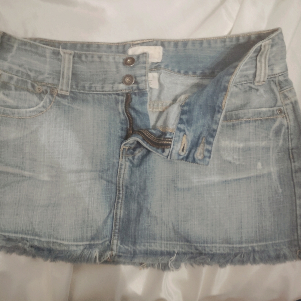 Maurices Premium Light Blue Denim Skirt Freyed iEC